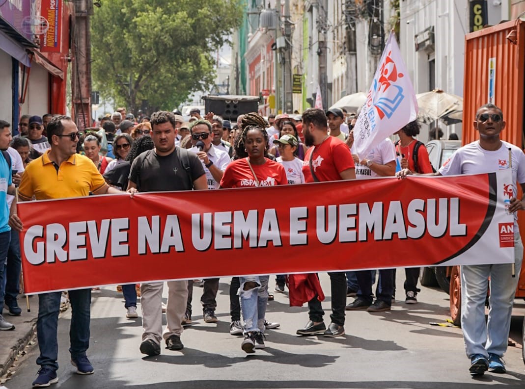 Greve docentes das estaduais do Maranhão fazem ato em São Luís e